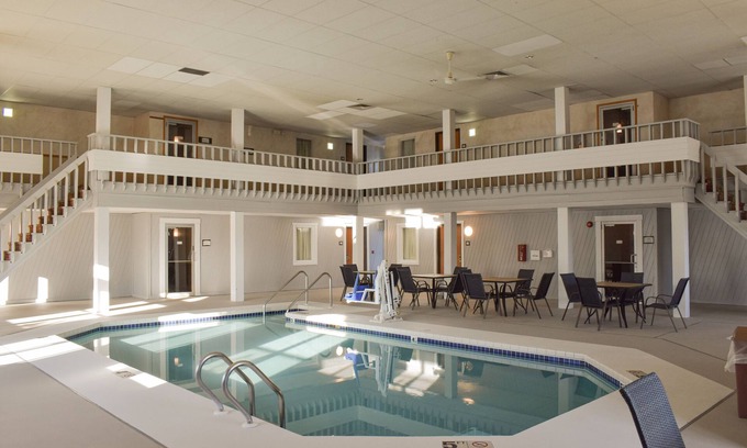 Mauston Hotel | Quality Inn: Family-Friendly Stay with Pool and Spa