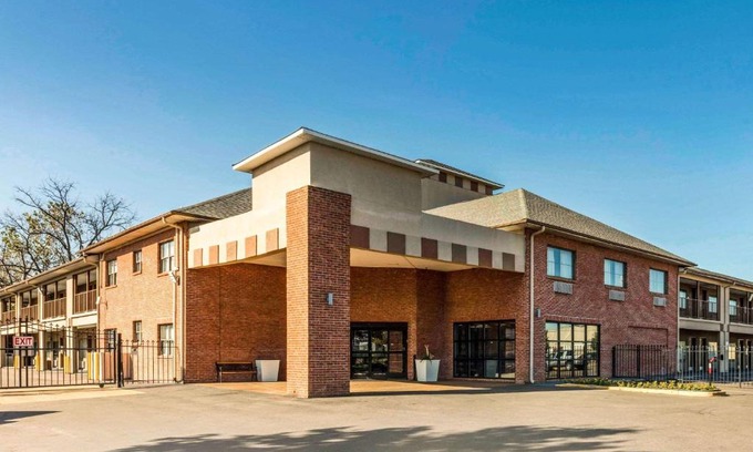 Memphis Hotel | Convenient Quality Inn Airport I-240 with Pool & Accessibility