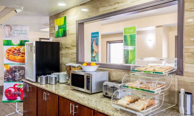 Tillmans Corner Hotel | Budget-Friendly Quality Inn Mobile West with Great Amenities