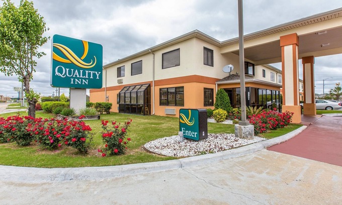 Montgomery Hotel | Comfortable Quality Inn Montgomery South with Pool & Dining