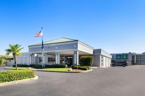 Morgan City Hotel | Top-Rated Quality Inn Morgan City with Pool & Pet Welcome