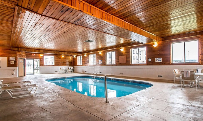 Morris Hotel | Budget-Friendly Quality Inn Morris I-80 with Pool & Dining