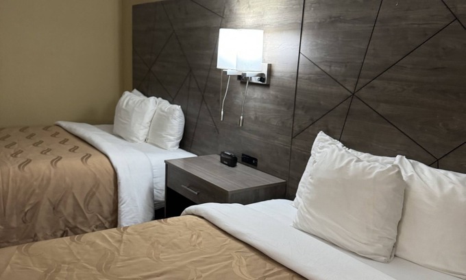 Forsyth Hotel | Convenient Quality Inn with Pool and Restaurant Near I-72