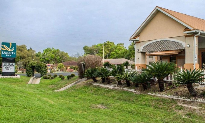Chiefland Hotel | Convenient Quality Inn by Manatee Springs State Park