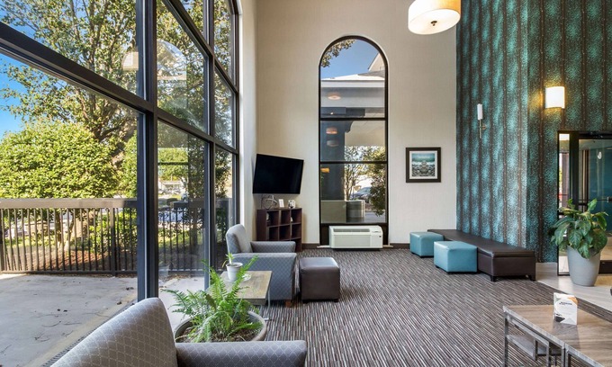 Havelock Hotel | Convenient Quality Inn Near MCAS Cherry Point with Pool