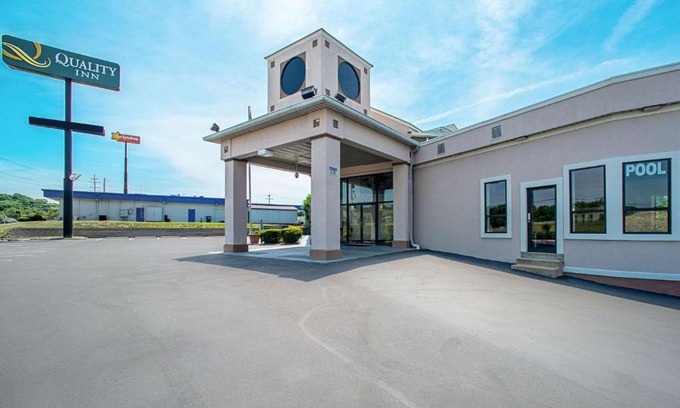 Pacific Hotel | Discover Quality Inn Near Six Flags St. Louis & Pet-Friendly Amenities