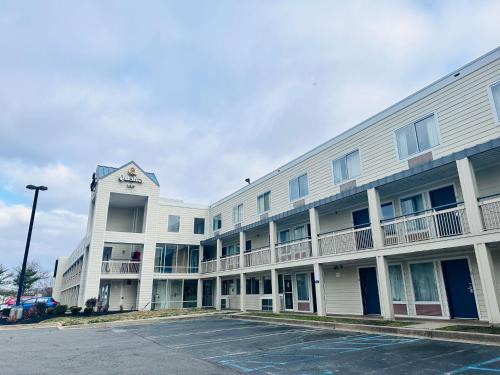 Newark Hotel | Comfortable Stays at Quality Inn with Oceanfront Views