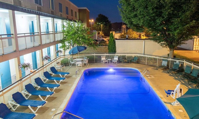 Newark Hotel | Quality Inn: Family-Friendly Stays with Inclusive Amenities