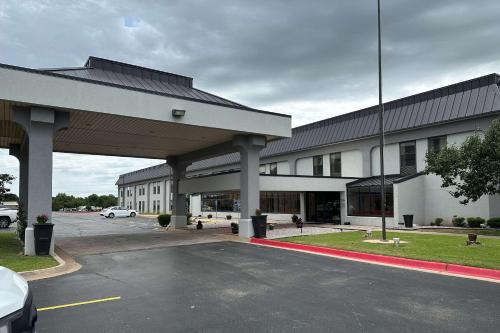 Norman Hotel | Quality Inn - Norman near University