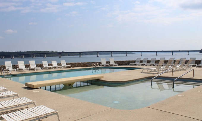 Clarksville Hotel | Relaxing Stay at Quality Inn - On The Lake in Clarksville