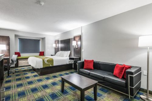 Owatonna Hotel | Convenient Quality Inn Owatonna with Pet-Friendly Amenities