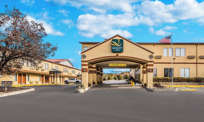 Ozona Hotel | Inviting Quality Inn Ozona I-10: Family-Friendly Getaway