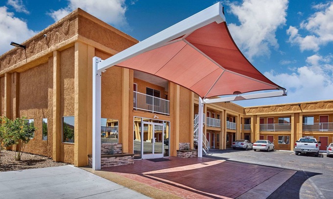 Parker Hotel | Inviting Quality Inn Parker: Family-Friendly with Spa Access