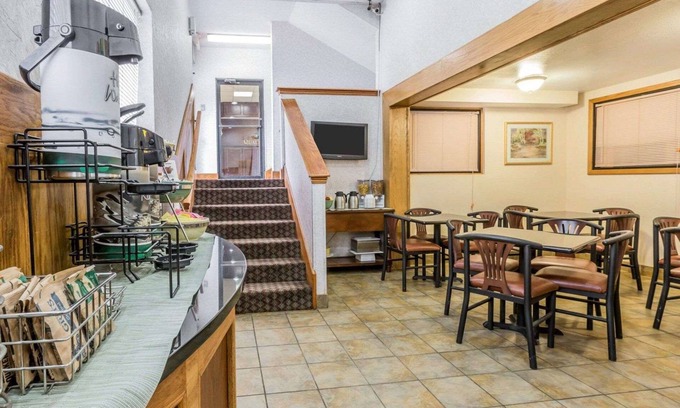 Pell City Hotel | Comfortable Stay at Quality Inn Pell City with Spa & Breakfast