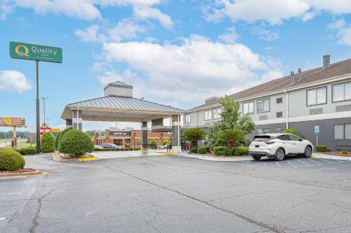 Prattville Hotel | Pet-Friendly Quality Inn Prattville with Pool & Great Reviews