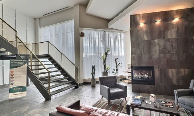 Rouyn-Noranda Hotel | Discover Quality Inn Rouyn - Noranda: Pool & Dining Options