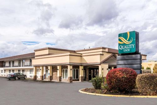 East Haven Rutland County Hotel | Comfortable Stay at Quality Inn Rutland with Pool & Breakfast