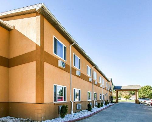 Seaman Hotel | Budget-Friendly Quality Inn with Pool and Pet Amenities