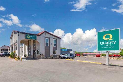 Show Low Hotel | Pet-Friendly Retreat at Quality Inn Show Low