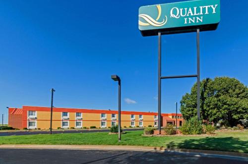 Wichita Hotel | Budget-Friendly Quality Inn South: Oceanfront & Pet Friendly