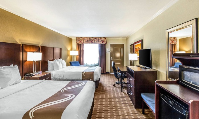 Abilene Hotel | Inviting Quality Inn & Suites with Pool and Family Amenities