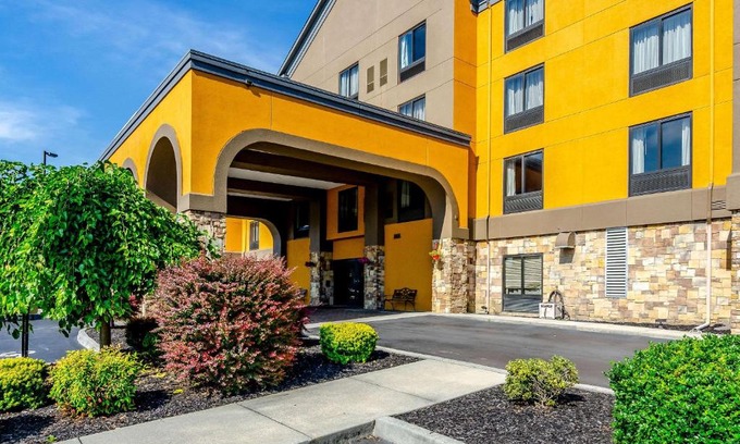 Abingdon Hotel | Quality Inn & Suites: Family-Friendly Comfort with Pool
