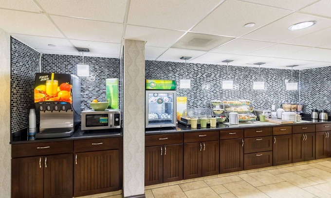 Arden Hills Hotel | Quality Inn & Suites Arden Hills - Top-Rated Family Getaway