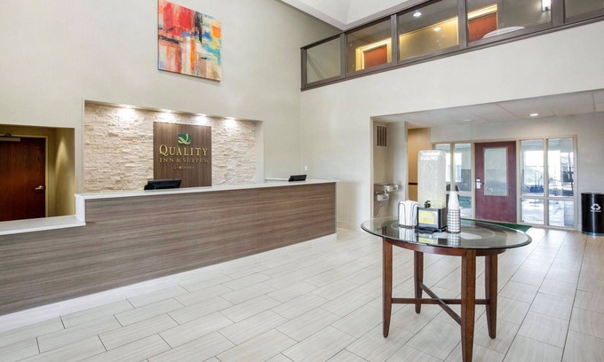 Arnold Hotel | Budget-Friendly Quality Inn & Suites Arnold - St Louis