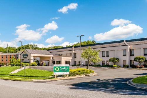 Edgewood Hotel | Budget-Friendly Quality Inn & Suites Near Bel Air Attractions