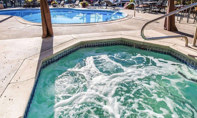 Cameron Park Hotel | Relax at Quality Inn & Suites Cameron Park with Pool Access