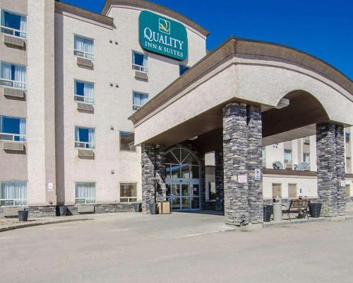 Grande Prairie Hotel | Enjoy Quality Inn & Suites: Family-Friendly with Hot Tub