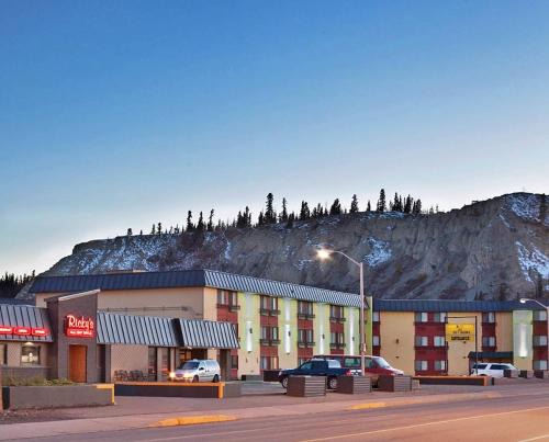Whitehorse Hotel | Pet-Friendly Comfort at Quality Inn & Suites