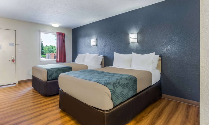 Columbus Hotel | Comfortable Quality Inn & Suites with Breakfast and Kitchen