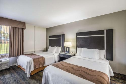 Thomasville Hotel | Comfortable Quality Inn & Suites with Pool and Pet-Friendly Options