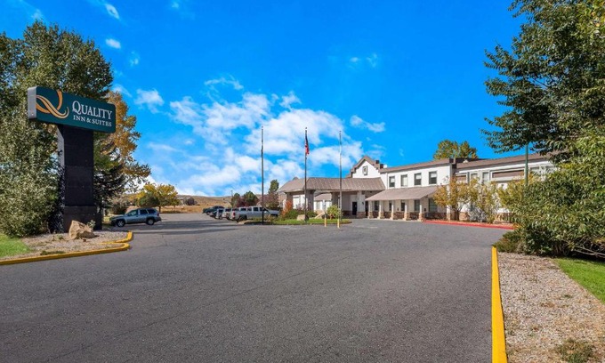 Craig Hotel | Welcoming Quality Inn & Suites with Ocean View and Pool