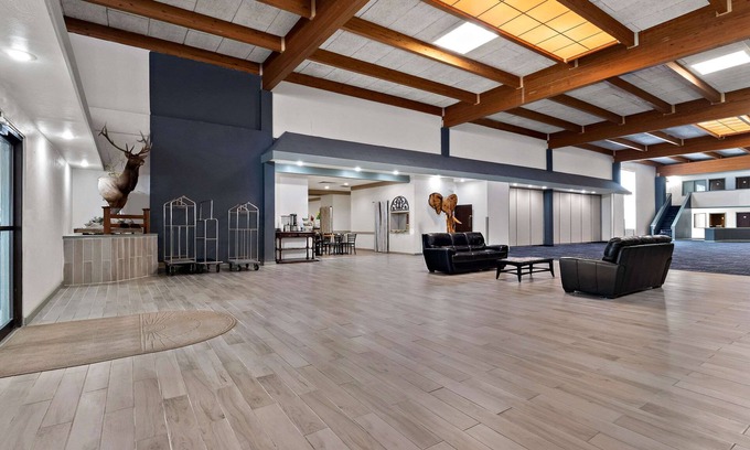 Craig Hotel | Quality Inn & Suites: Ideal for Families with Pool & Spa