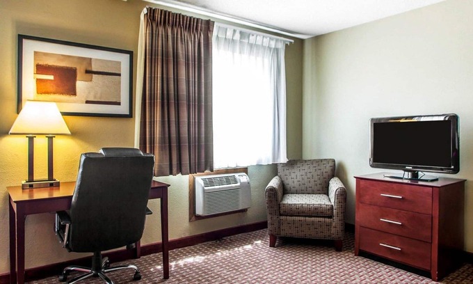 Quad Cities Hotel | Quality Inn & Suites Davenport near I-80