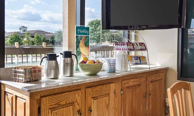 Franklin Hotel | Family-Friendly Quality Inn & Suites with Pool and Breakfast