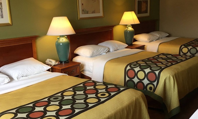 Howe Hotel | Budget-Friendly Comfort at Super 8 by Wyndham Howe