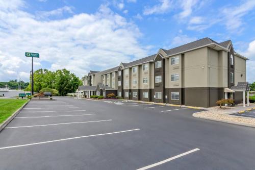 Bristol Hotel | Comfortable Quality Inn & Suites with Pool and Ocean View