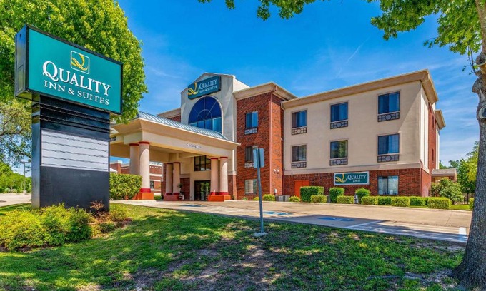 Lampasas Hotel | Quality Inn & Suites: Family-Friendly Stay with Pool Access