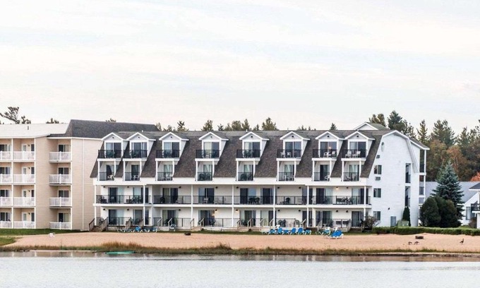 Mackinaw City Hotel | Beachfront Retreat: Quality Inn & Suites with Ocean Views