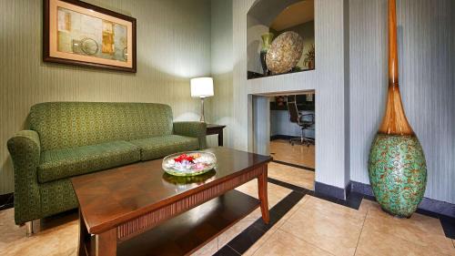 Marlin Hotel | Comfortable Stay at Executive Inn & Suites with Family Amenities