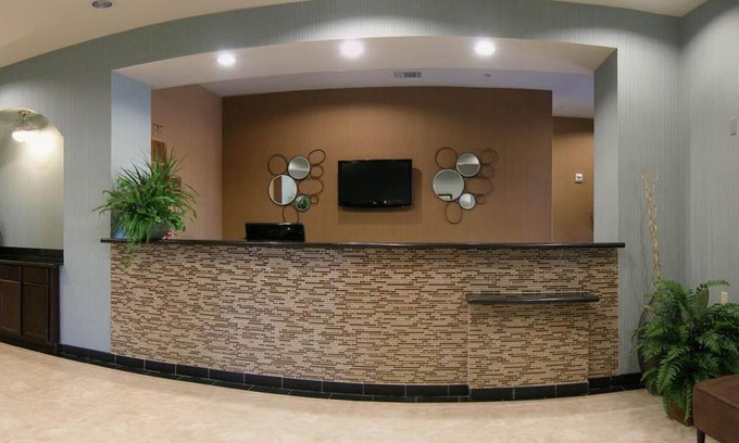Marlin Hotel | Comfortable Stays at Executive Inn & Suites with Breakfast