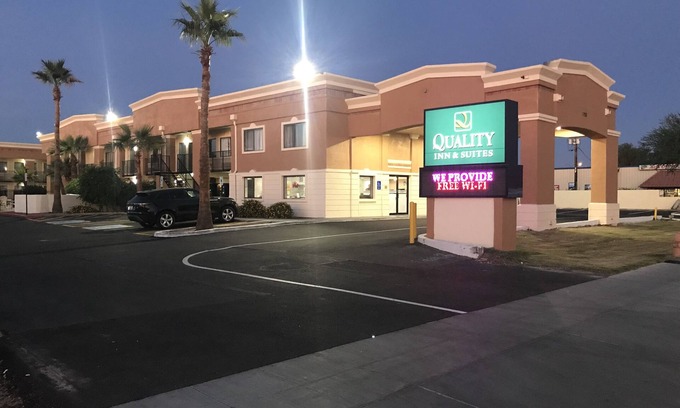 Mesa Hotel | Convenient Quality Inn & Suites with Pool near Downtown Mesa