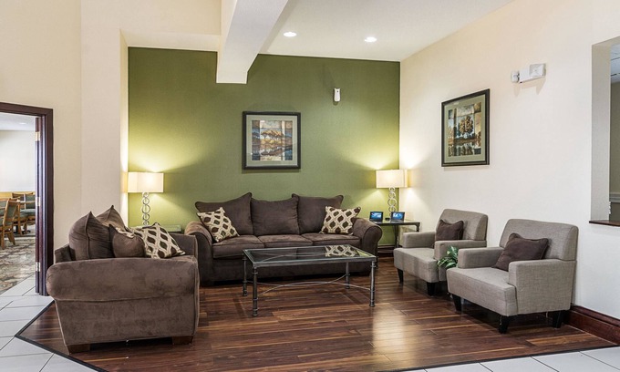 Harvey Hotel | Convenient Quality Inn & Suites Near I-80 with Breakfast