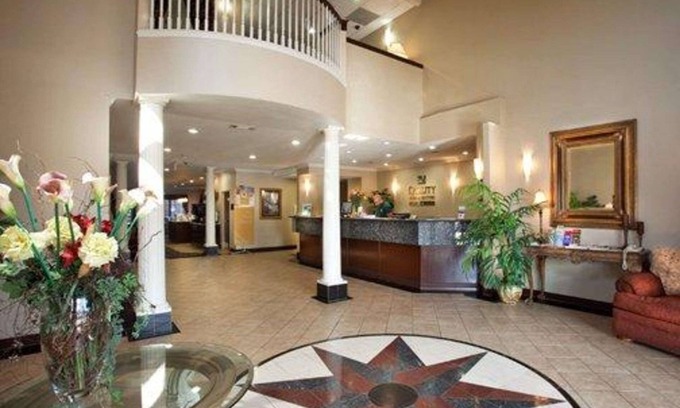 Waco Hotel | Convenient Quality Inn & Suites with Pool Near University