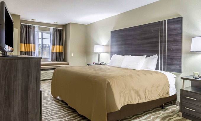North Lima Hotel | Quality Inn & Suites North Lima: Family-Friendly Comfort