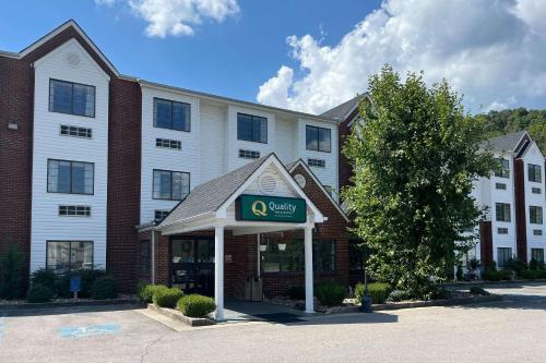 Prestonsburg Hotel | Pet-Friendly Quality Inn & Suites for Family Getaways