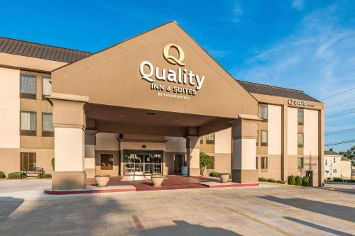 Quincy Hotel | Child-Friendly Quality Inn & Suites Quincy - Downtown Stay